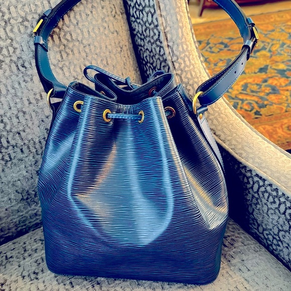 Like new authentic Louis Vuitton blue epi Petit Noe shoulder bag - Picture 2 of 12